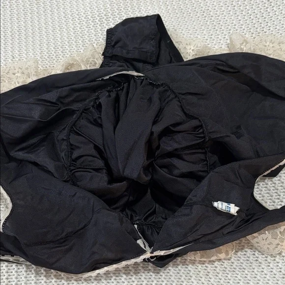 🌹Vintage Union Made Flair Black Chemise with Cream Lace🌹 - Picture 7 of 7